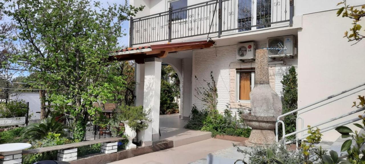 Apartmani Tinka Starigrad Paklenica Exterior foto