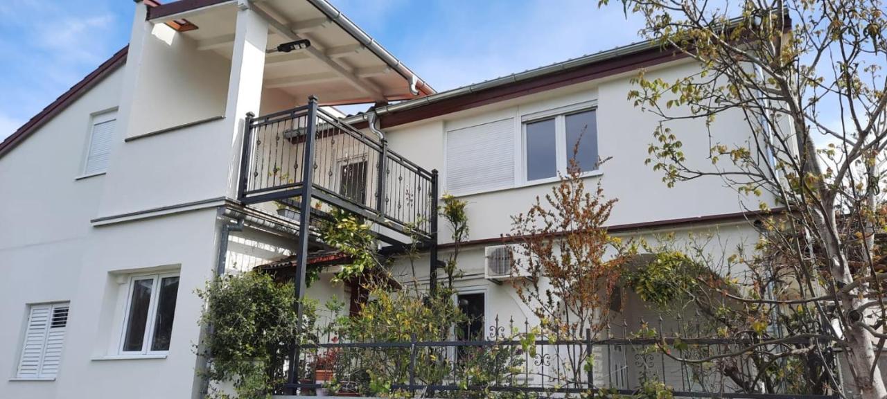 Apartmani Tinka Starigrad Paklenica Exterior foto