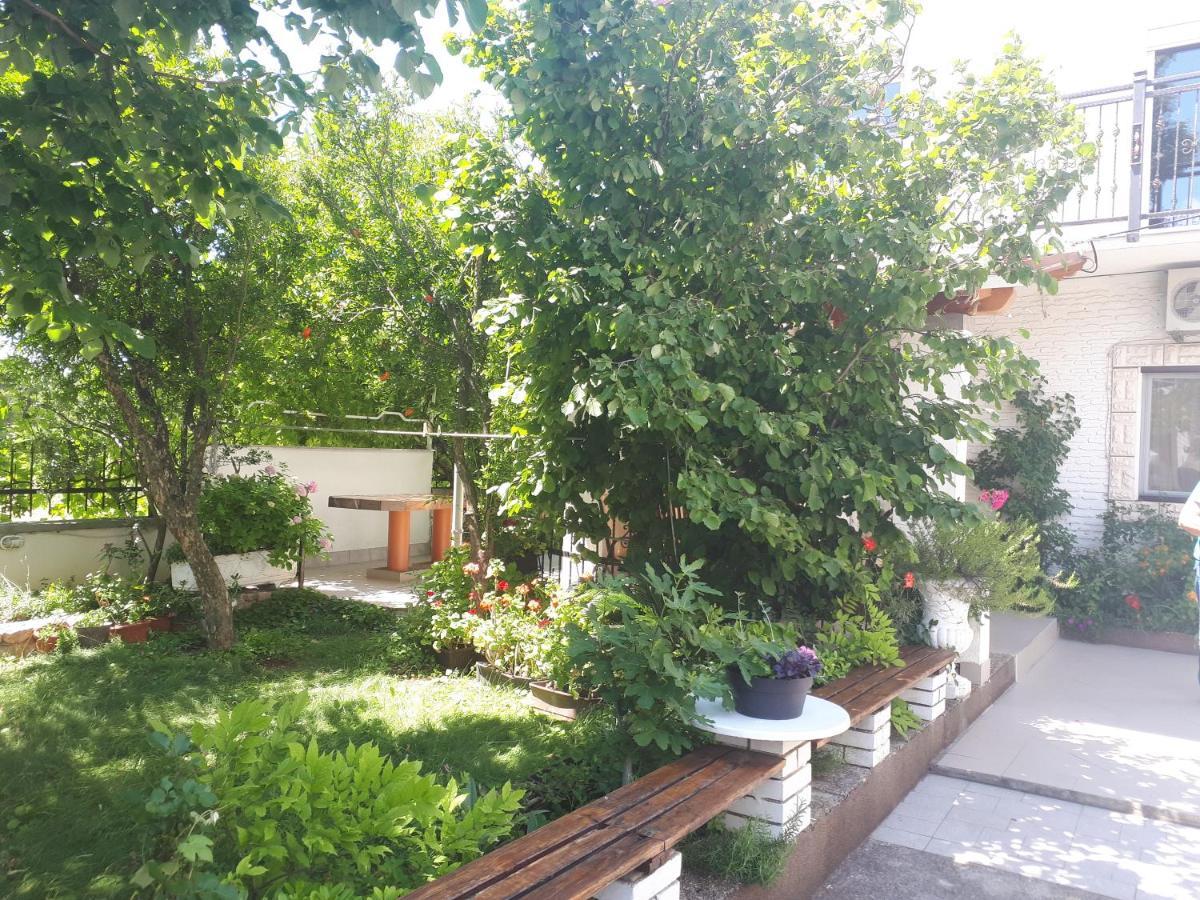 Apartmani Tinka Starigrad Paklenica Exterior foto