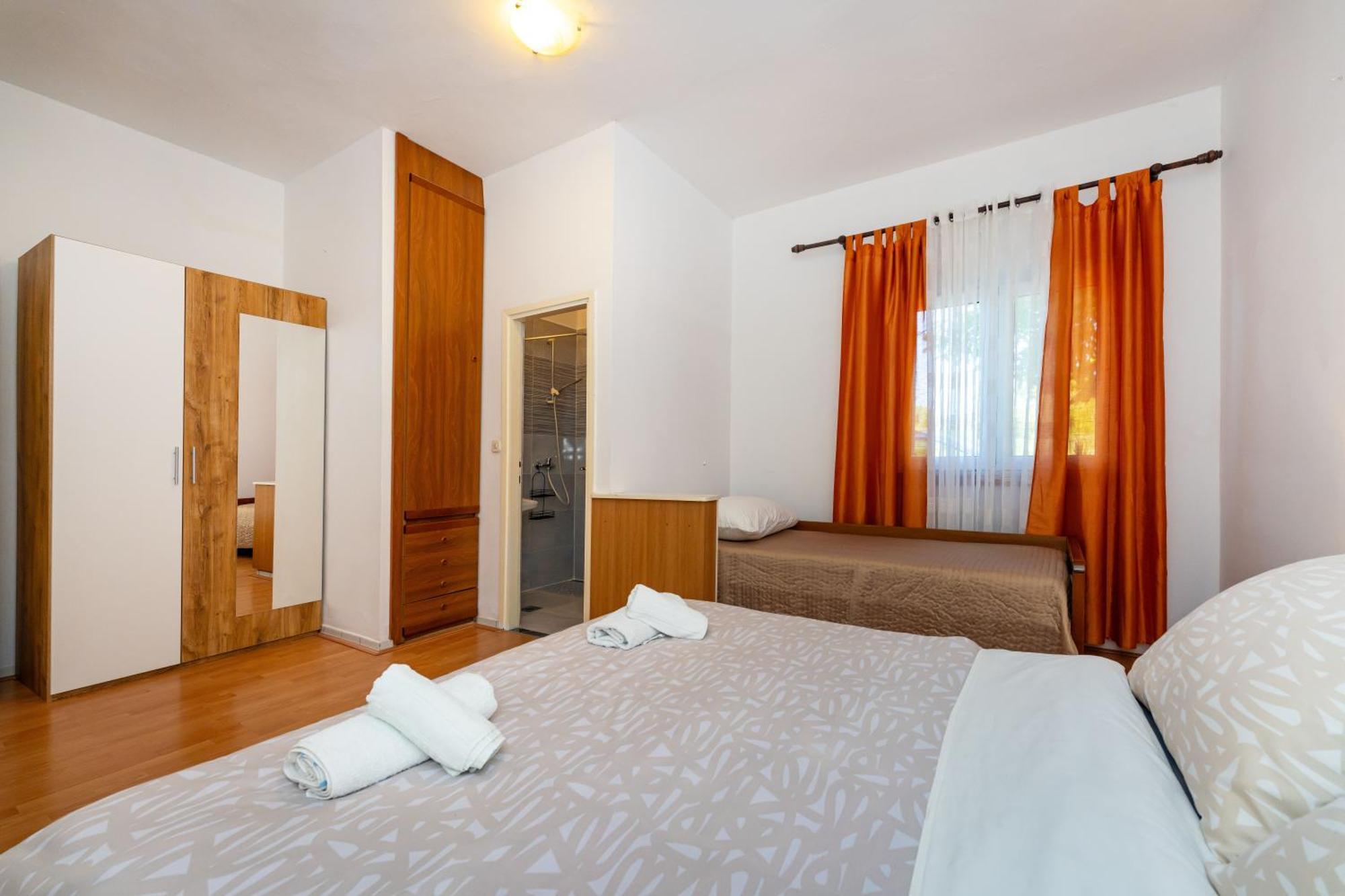 Apartmani Tinka Starigrad Paklenica Exterior foto